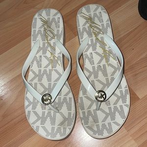 Michael kors flip flops